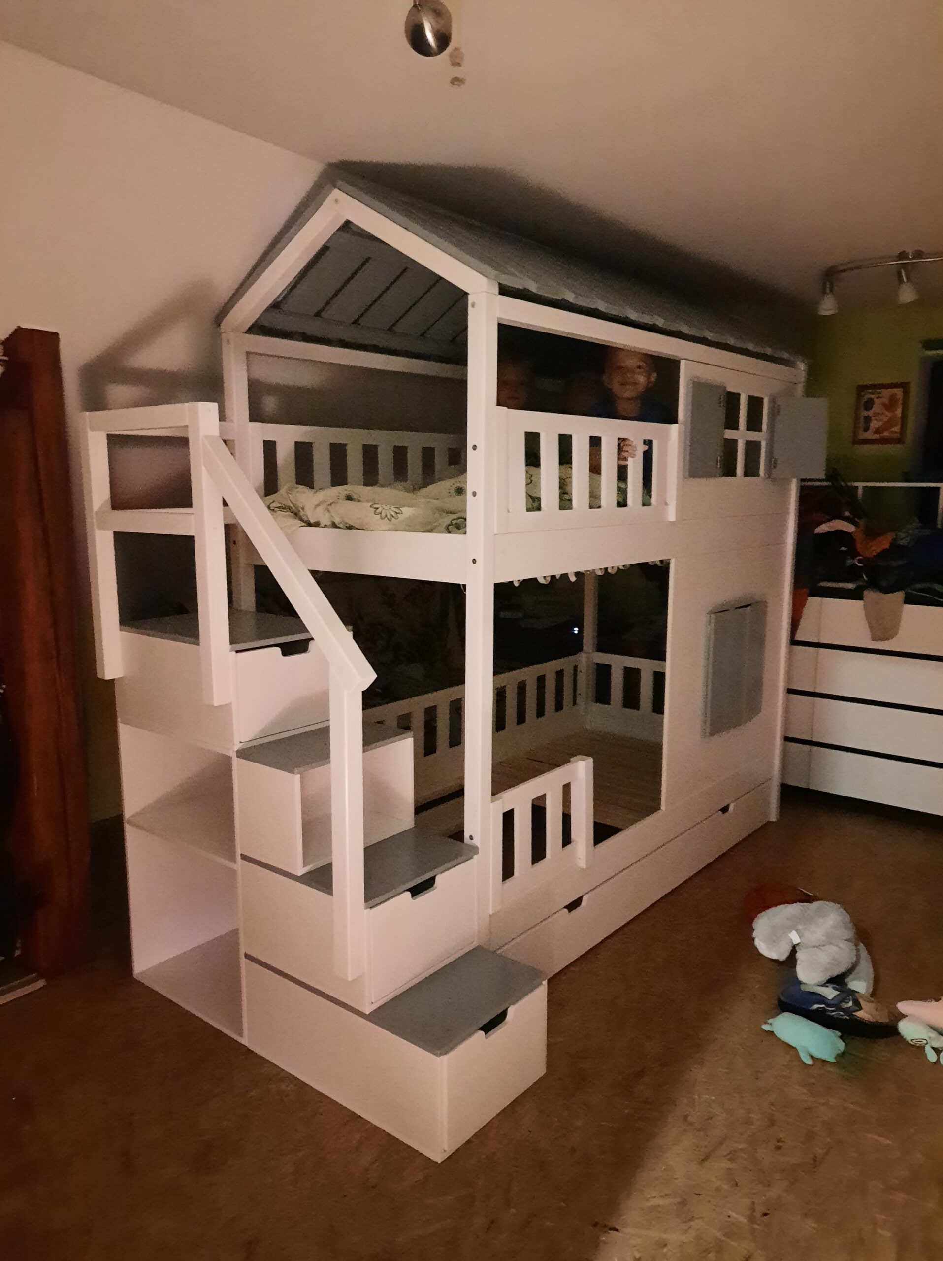 Hausbett KJARA mit vollem Dach
