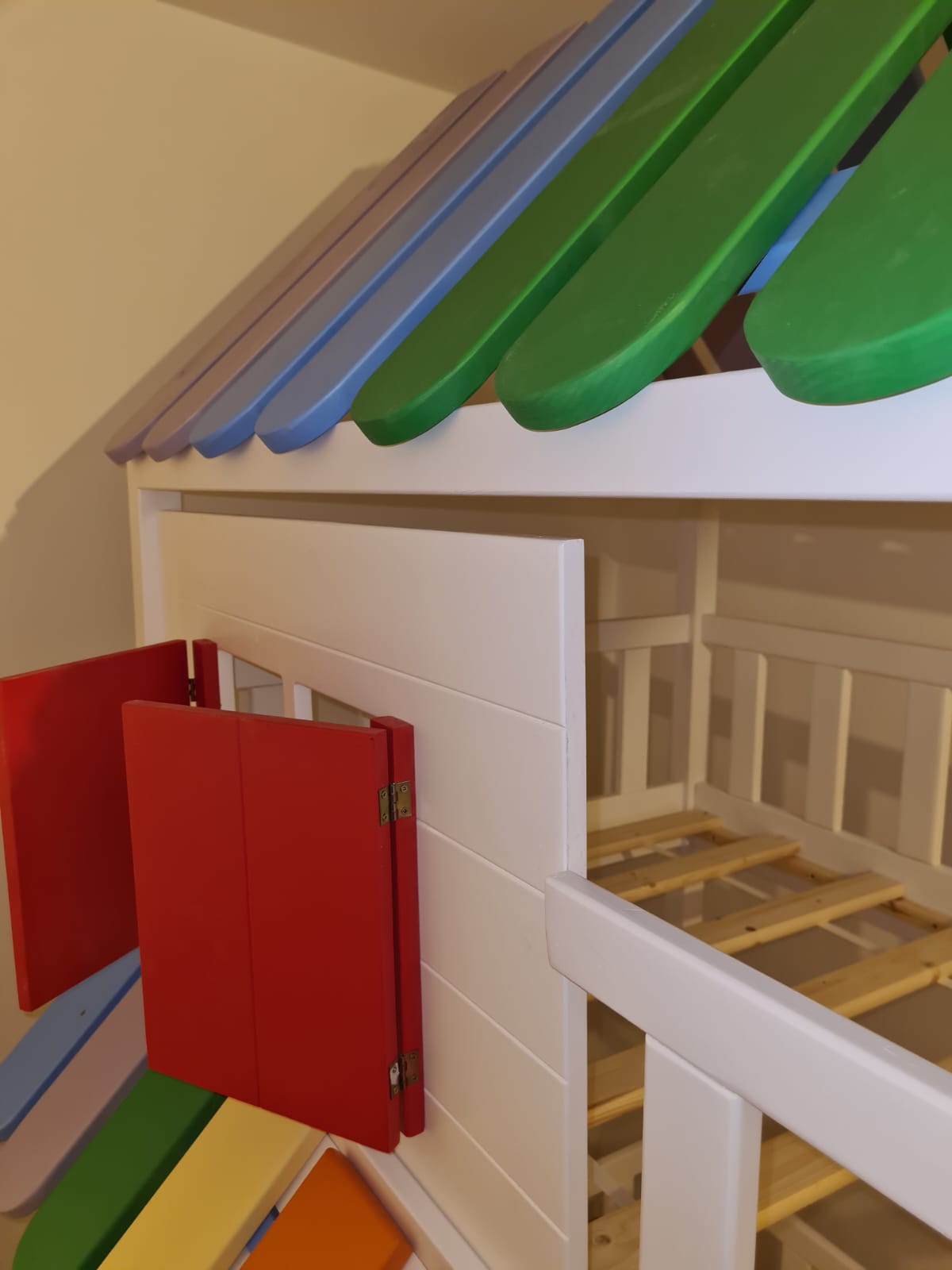 Hausbett KJARA mit vollem Dach